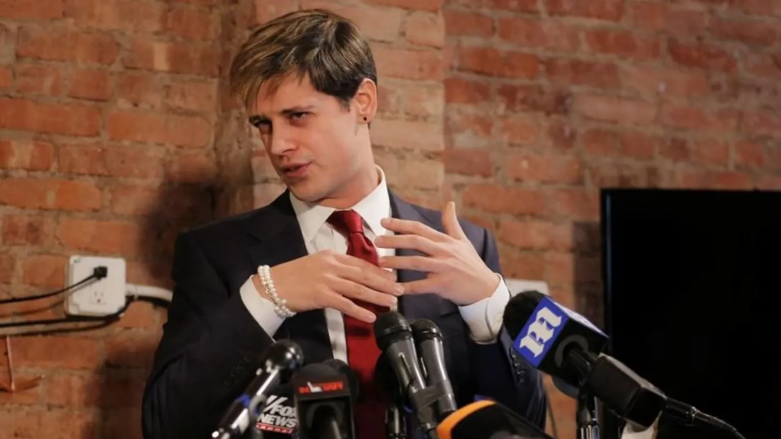 Milo Yiannopoulos Arrested by ICE: Why the Far-Right Commentator is Being Deported 1 D58e6a30 A31f 11f1 92a5 Fbd6f5289e6b.jpg